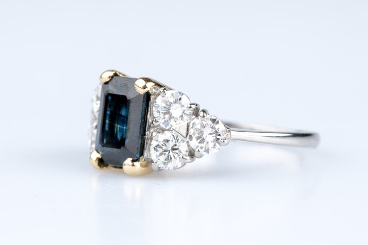 Bague 54 Bague en or blanc, saphir taille émeraude & diamants d’épaules 58 Facettes BG412118-107