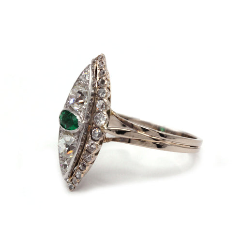 Bague 60 Bague or blanc, émeraude et diamants 58 Facettes 1020