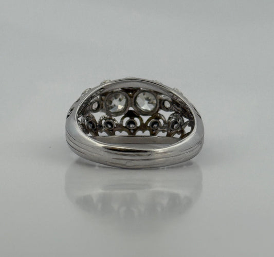 Beyaz altın ve pırlantalı eski oyma yüzük 