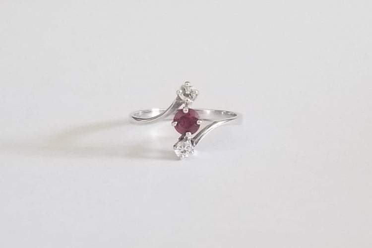 Bague 56 Bague or blanc diamants et Rubis 58 Facettes