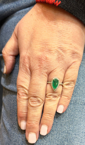 Bague 52 Bague en or blanc 18 carats émeraude et diamants 58 Facettes