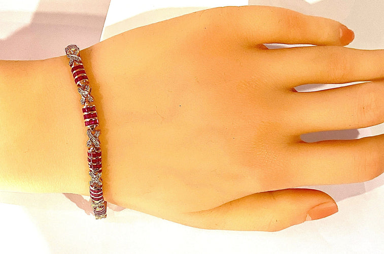 Bracelet Bracelet en or jaune, rubis calibrés et diamants 58 Facettes AB620