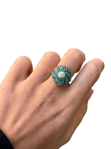 Bague 54 Bague de style Art déco en platine ornée de diamants, d'émeraudes et de saphirs 58 Facettes