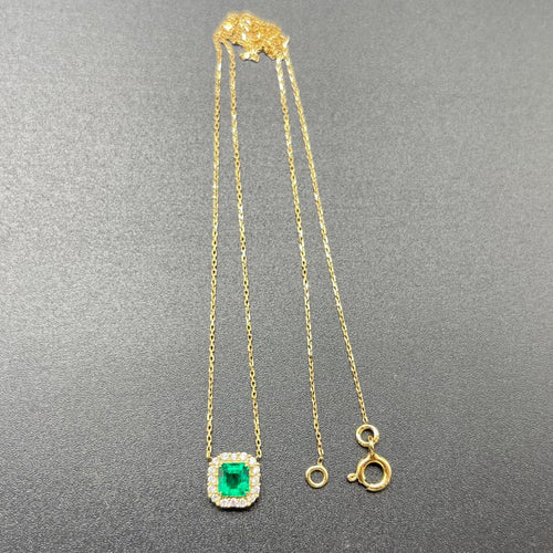 Pendentif Pendentif or jaune, Emeraude de Colombie, entourage Diamants 58 Facettes