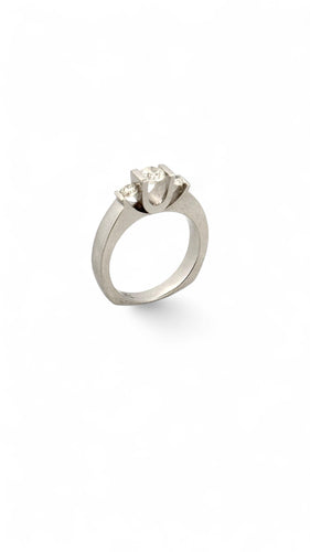 Bague 51 Bague en or blanc 18 carats trilogie de diamants 58 Facettes