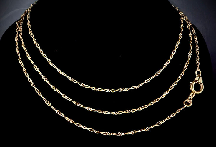 Colar comprido em ouro amarelo com um comprimento de 136 cm 