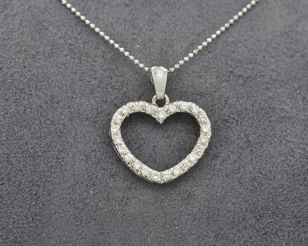 Collana in Oro Bianco 18 kt con ciondolo cuore e Diamanti Naturali 0,58 ct 58 Facettes 8871