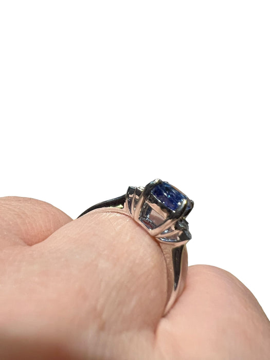 Ceylon sapphire ring surrounded by calibrated diamonds