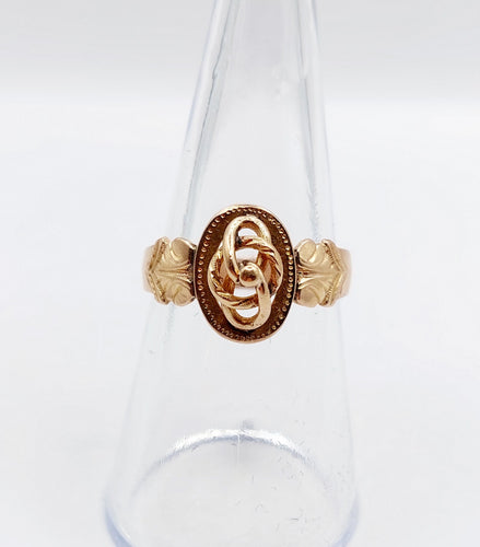 Bague 54.5 Bague chevalière victorienne or rose, décorations finement ciselées (circa 1890) 58 Facettes A04854