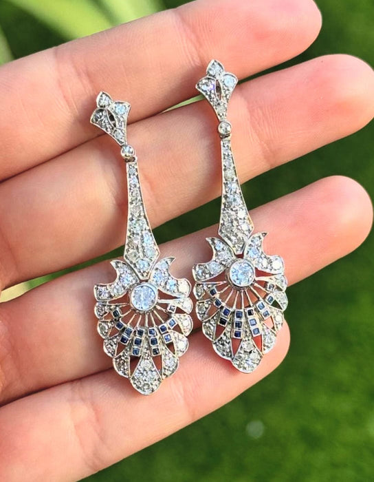 Boucles d'oreilles Boucles d'oreilles style Art Déco en platine avec diamants et saphirs 58 Facettes