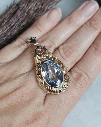 Pendentif Pendentif style néo-victorien en or jaune 14 carats et spinelle bleu 58 Facettes 511