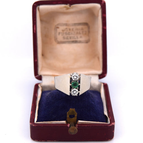 Bague 57 Bague vintage en or blanc avec émeraudes et diamants 58 Facettes