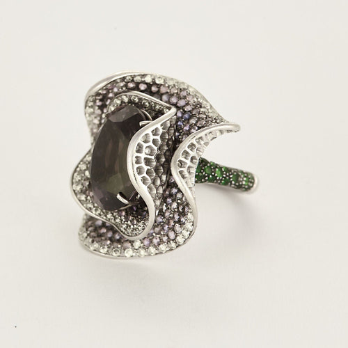 Bague 65 Importante bague fleur en or blanc, Diamants, Tsavorites et Améthyste 58 Facettes LJ25-309