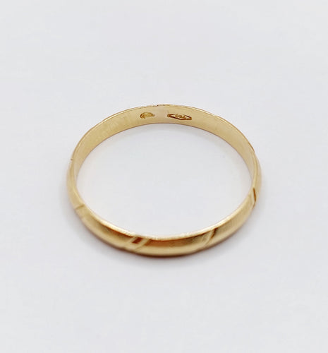 Bague 63 Alliance vintage or jaune 18k motifs géométriques 58 Facettes A04601