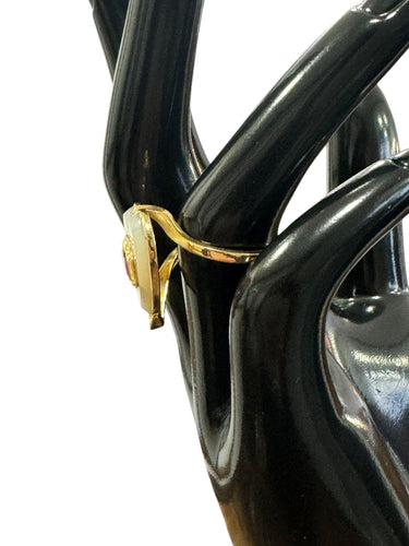 Bague 54 Bague en or jaune, coeur nacre et rubis 58 Facettes