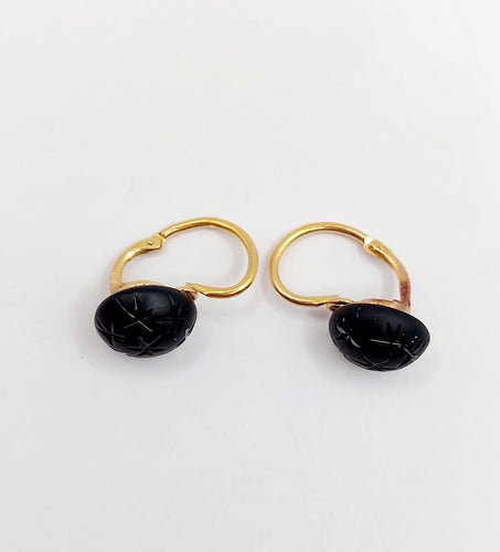 Boucles d'oreilles Dormeuses antique or 18k cabochon de jais gravé d'étoiles (circa 1900) 58 Facettes A06201