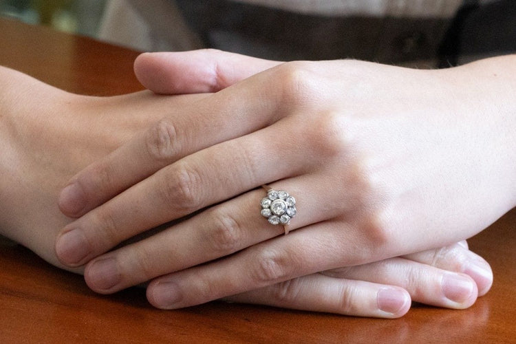 Bague 50.5 Bague marguerite en or jaune et argent sertie de diamants taille brillant ancien 58 Facettes 11223