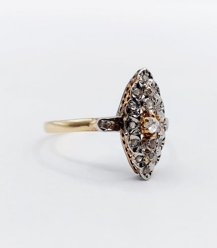 Marquise ring van geelgoud, Platina en diamanten (circa 1900) 