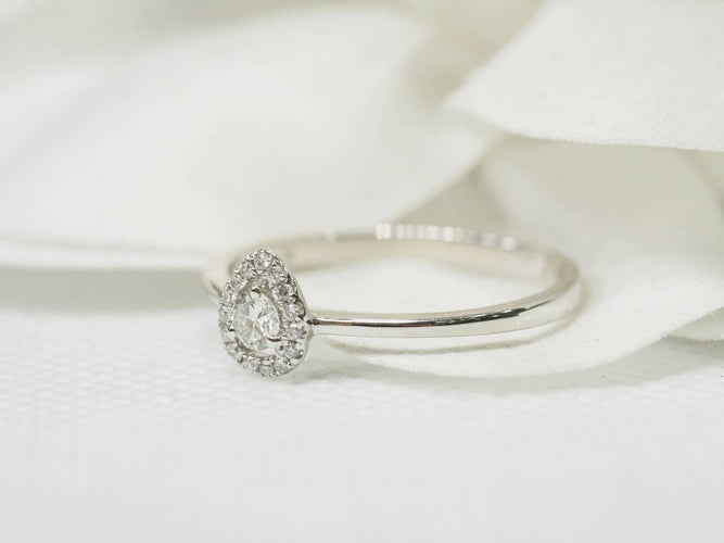 Bague Solitaire en or blanc et diamants en forme de poire 58 Facettes 24978