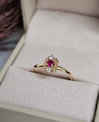 Bague 50.5 Bague or jaune, Rubis, Diamants 58 Facettes 712