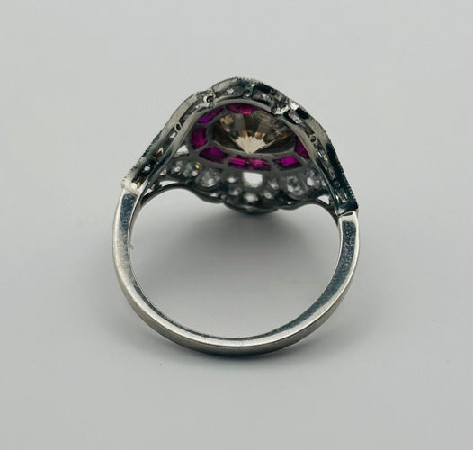 Platinum ring with diamonds and rubies. Art Deco style. 