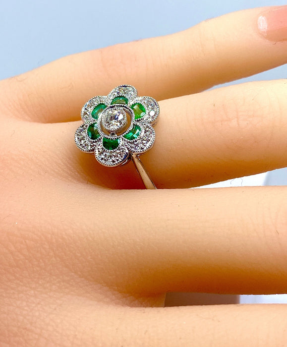 White gold, emerald and diamond ring