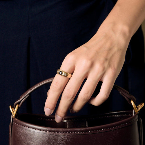 Bague 60 Bague jonc or jaune et saphir 58 Facettes SMA0080