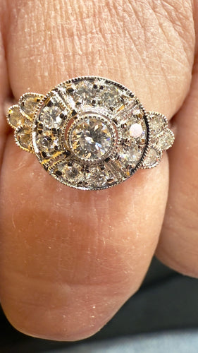 Bague 53 Bague art déco en or blanc et diamants 58 Facettes