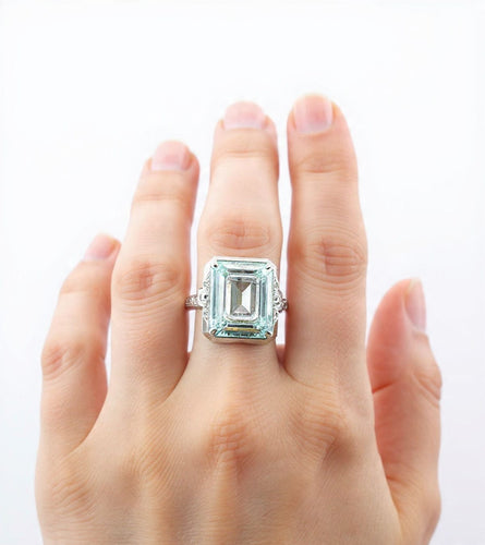 Bague 51 Bague - Bague en or blanc 18 carats avec une aigue-marine de 10 carats 58 Facettes