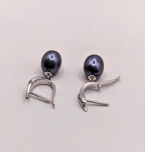 Boucles d'oreilles Boucles d'oreilles en or blanc diamants et perles grises 58 Facettes