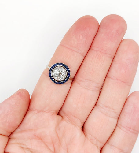 Bague 57.5 Bague cible art deco or blanc 18k diamant taille ancienne 2,40 carat et saphirs calibrés (circa 1920) 58 Facettes A06140