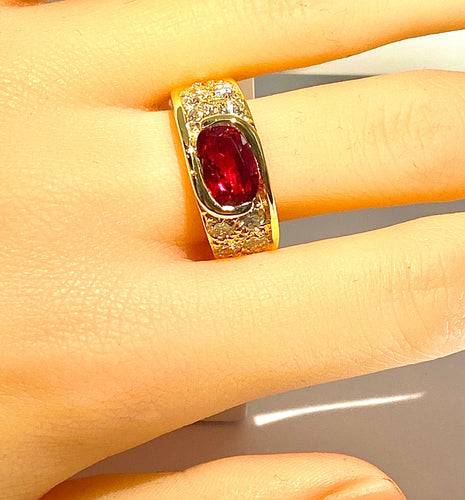 Bague 58 Bague en or jaune 18 carats, rubis 2,25 carats et 10 diamants 58 Facettes AB412