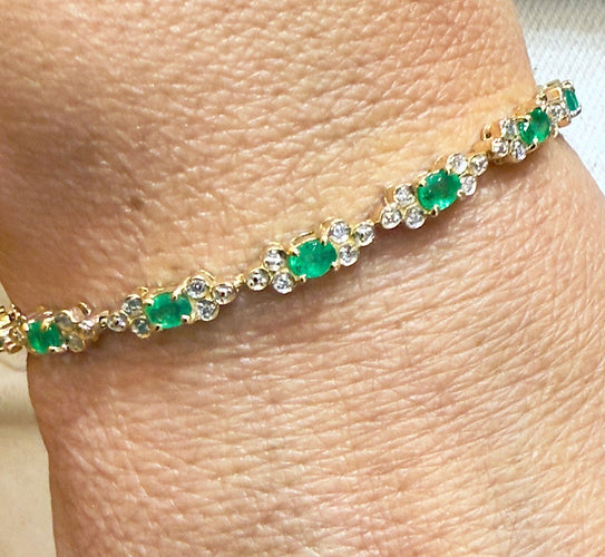 Bracelet Bracelet en or jaune émeraudes et diamants 58 Facettes