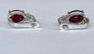 Boucles d'oreilles Boucles d'oreilles puces exquises en or blanc, serties d'un rubis rouge de 4,32 carats et de diamants 58 Facettes