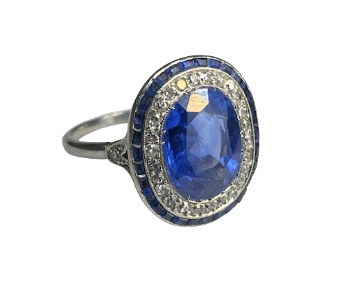 Art deco ring in platinum, diamonds and Burmese sapphire