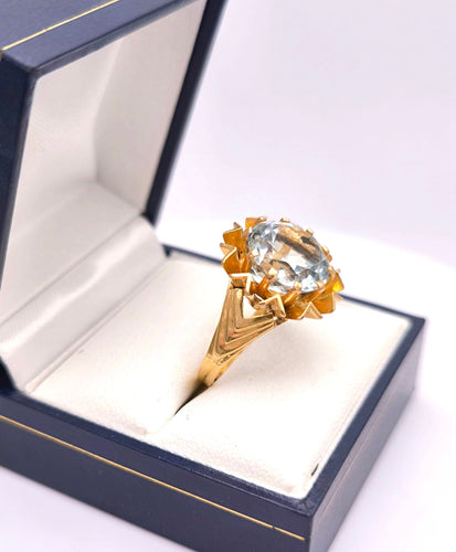 Bague 56 Bague cocktail en or jaune ornée d'une importante Aigue marine 58 Facettes