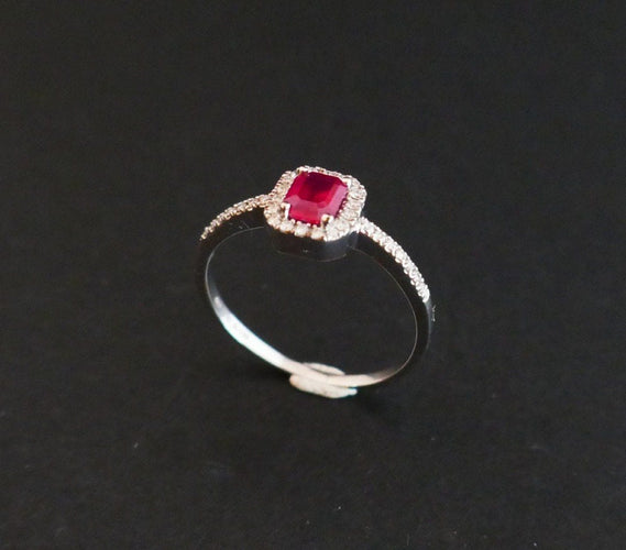 Bague 54 Bague sertie d'un Rubis, entourage Diamants 58 Facettes