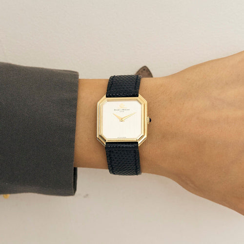 Montre Baume & Mercier - Montre Modèle Vintage en or jaune et cadran gris clair. 58 Facettes