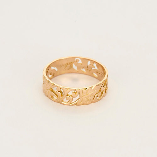 Aliança em ouro amarelo com motivo de folhas 