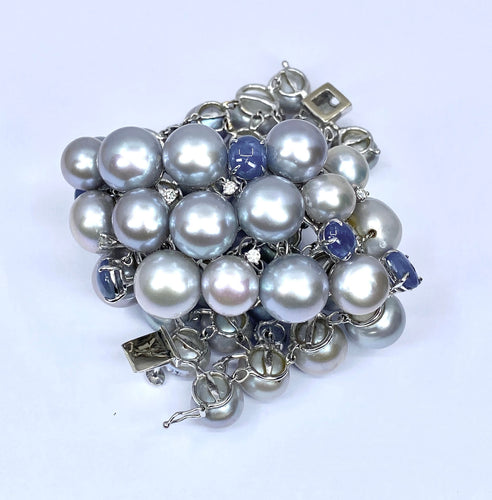 Bracelet Important bracelet or blanc, saphirs étoilés, diamants et perles grises 58 Facettes AB632