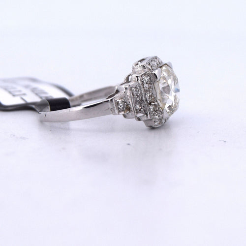 Bague 50 Bague en or blanc 18 carats ornée d'un diamant central de 1,30 carat 58 Facettes AN466