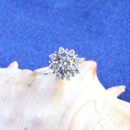 Vintage-tyylinen valkokultainen ruusukerengas timanteilla 