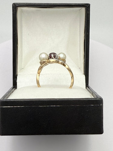 Bague 53 Bague trilogie ancienne en or sertie de perle et grenat 58 Facettes