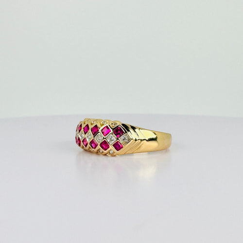 Bague 57.5 Bague en or jaune ornée de rubis et de diamants à facettes carrées 58 Facettes 2511004
