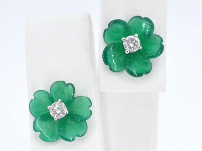 Boucles d'oreilles Boucles d'oreilles en or blanc 0,18 carat avec fleur précieuse verte et gros diamants 58 Facettes 2258