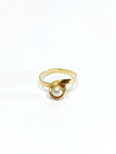 Bague 52 Bague en or jaune et perle 58 Facettes