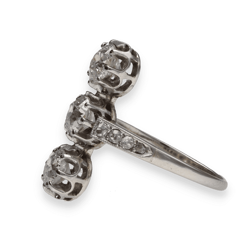 Bague 55 Bague ancienne vers 1930 en or gris 18K et platine avec 3 diamants taille ancienne - Taille 55 58 Facettes FB09772