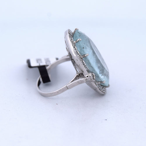 Bague 56 Bague en or blanc avec aigue-marine et diamants 58 Facettes