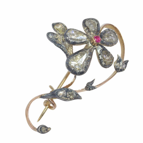 Broche Beauté épanouie : la broche victorienne en forme de branche de fleur en or rouge et argent 58 Facettes 23031-0050