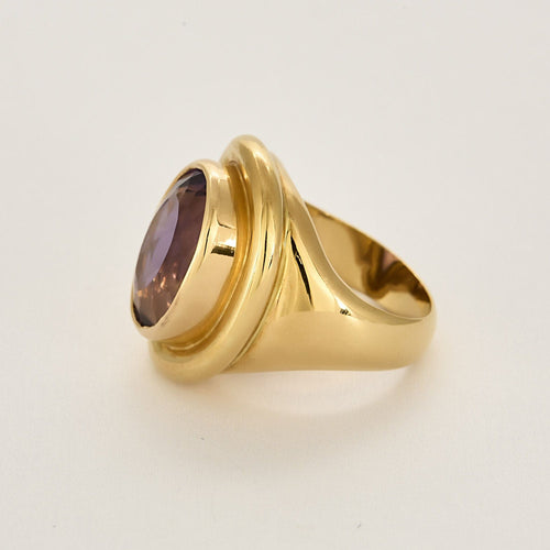 Important ring type Signet ring in yellow gold and amethyst 